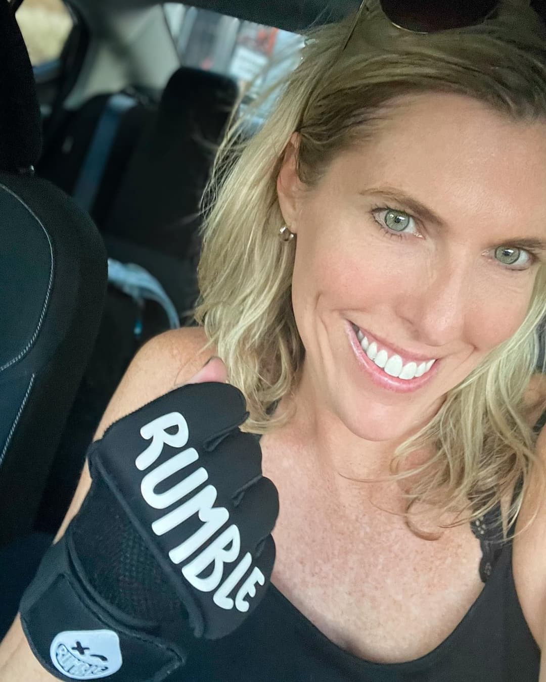 Musician Julie & wholesome Melissa stripped naked at a bar contest circa early 2000’s