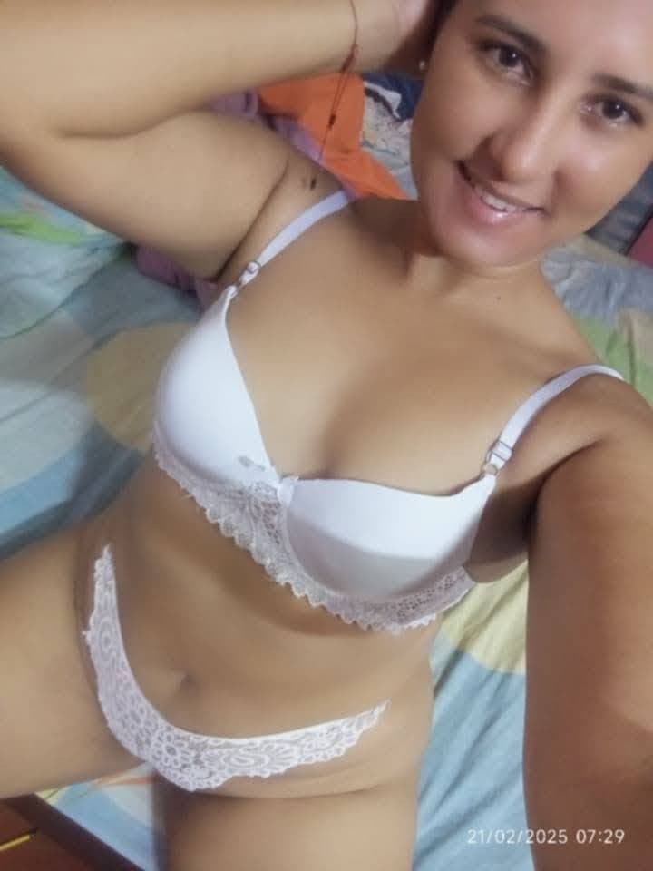 Bien caliente está venezolana de falcón ricaaa