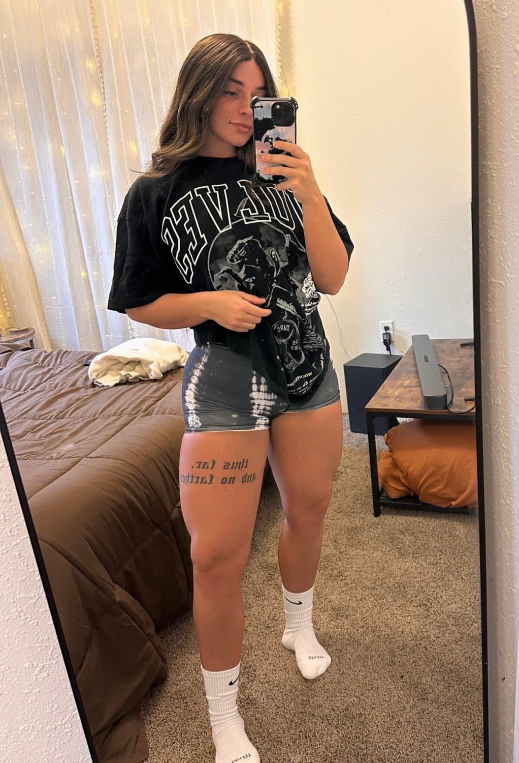 Brooklyn wants to let throbbing cock probe her butthole