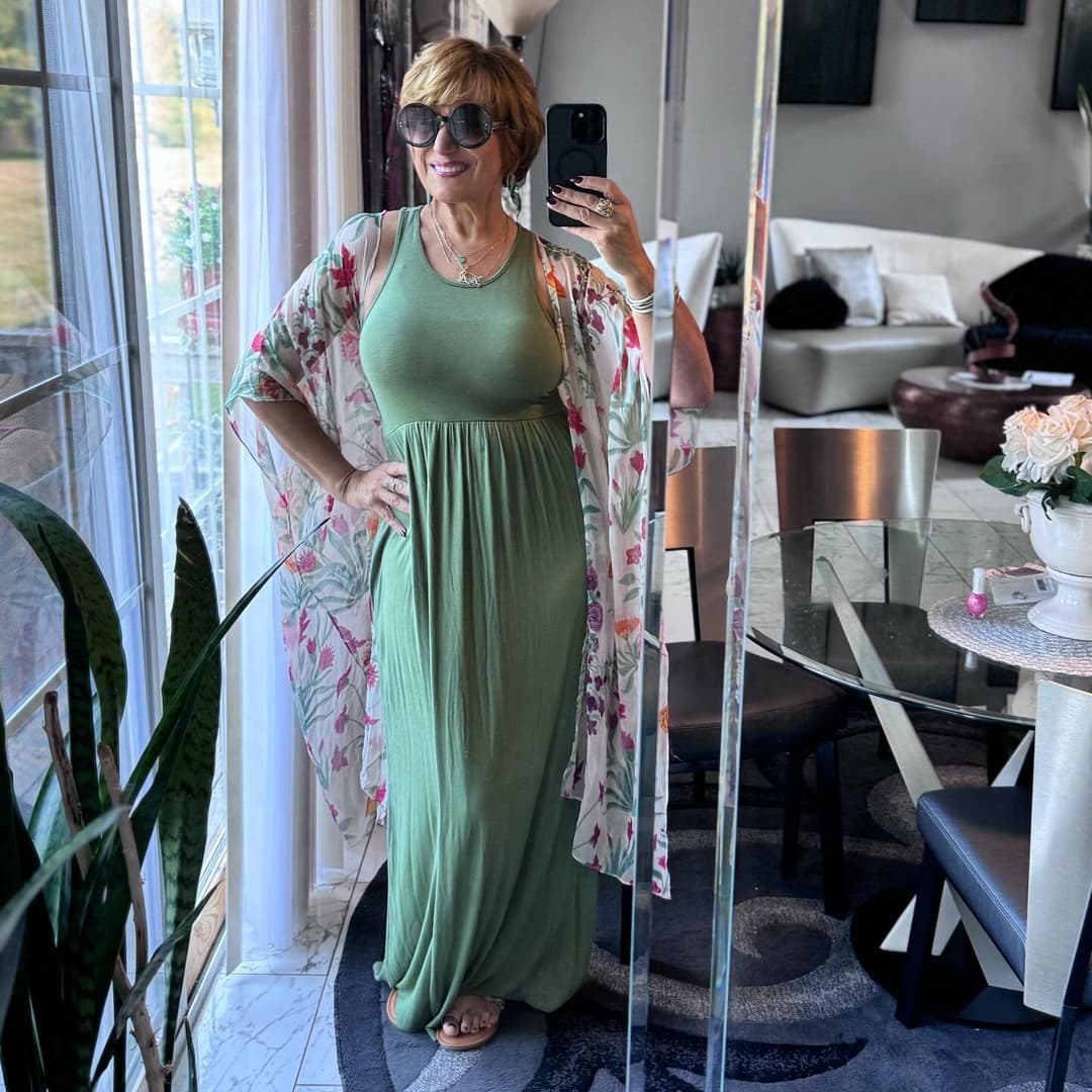 Thick Gilf flight attendant