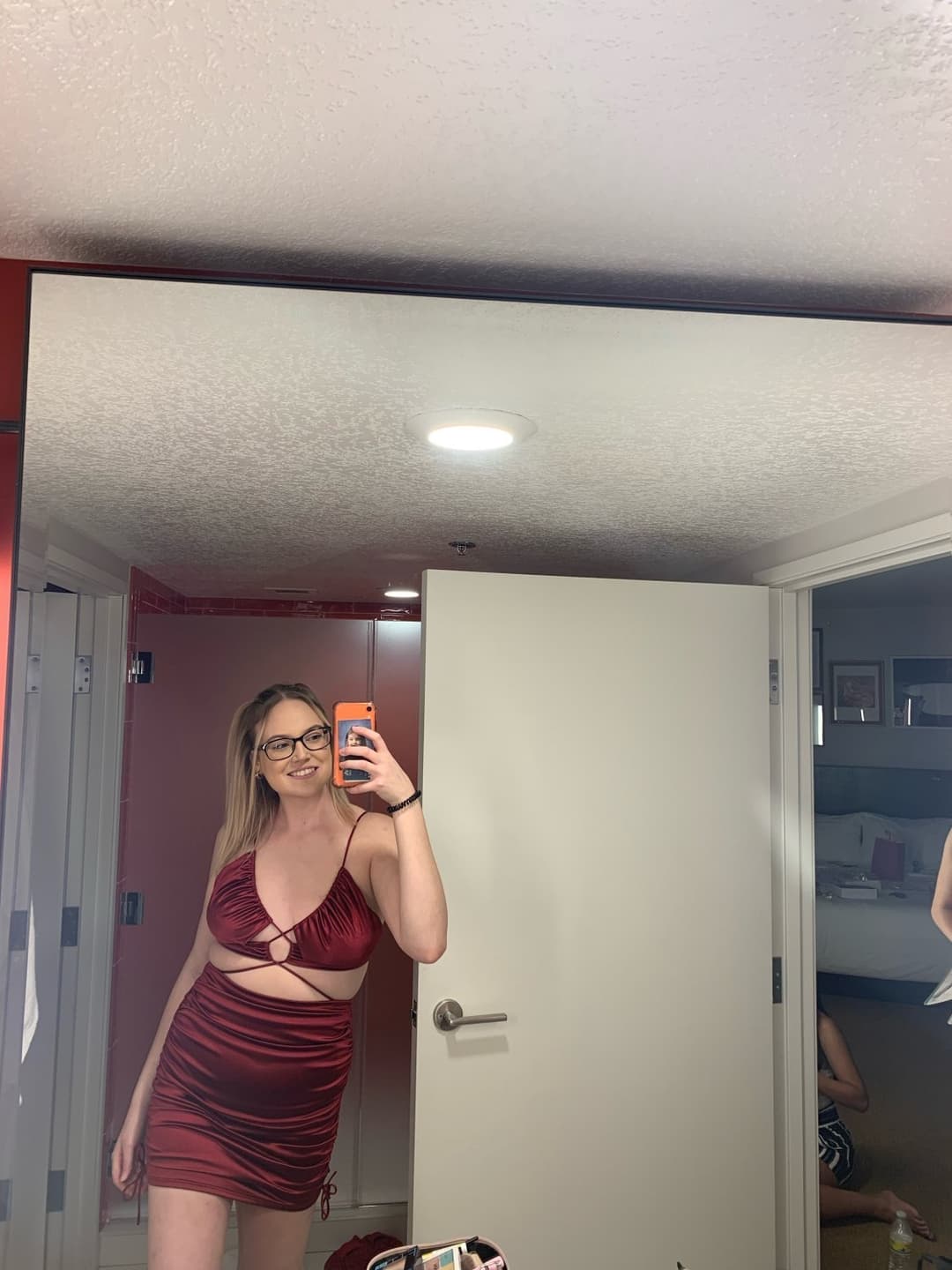 Hot slut Alexis love showing off