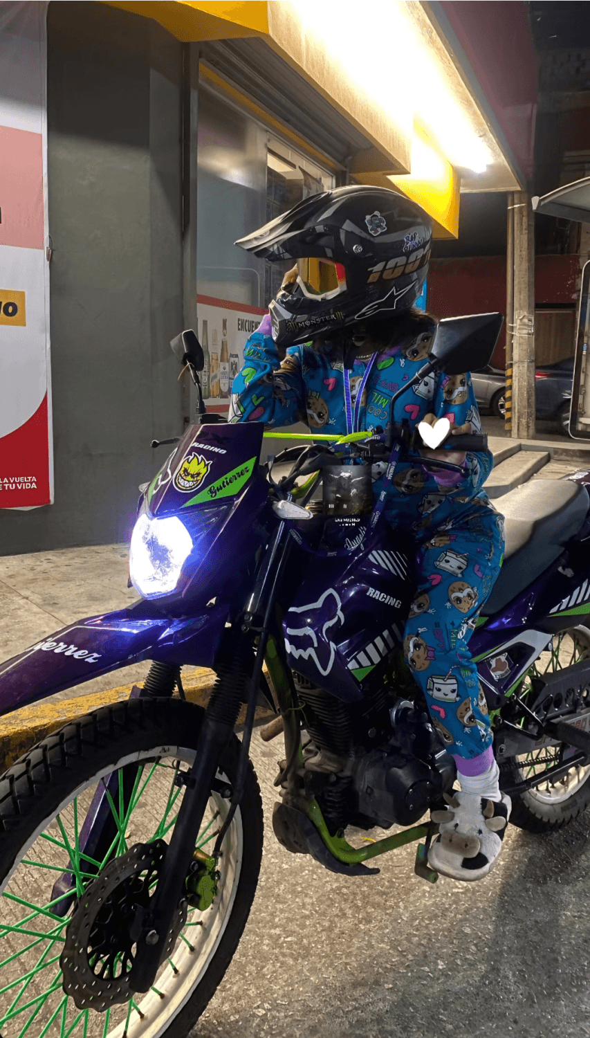 Anyi Gutierrez Niña deliciosa dediquenle pajas con lechita rico