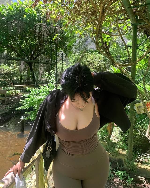 Click to view full size Thick Pinay cyclist Eliza (Aki) shirt hair talaga siya naka wig lang