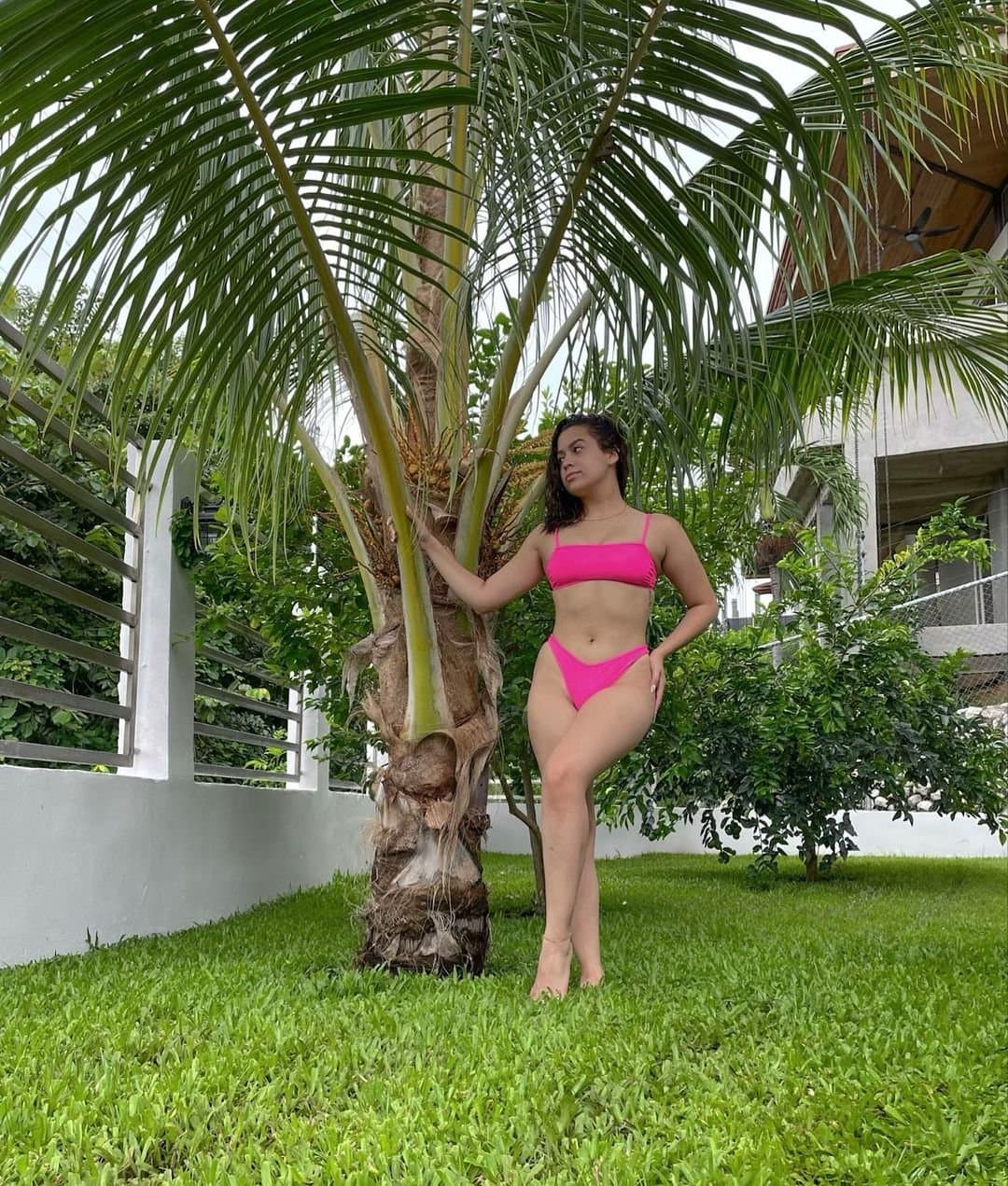 Click to view full size NN pretty legs mixed latina