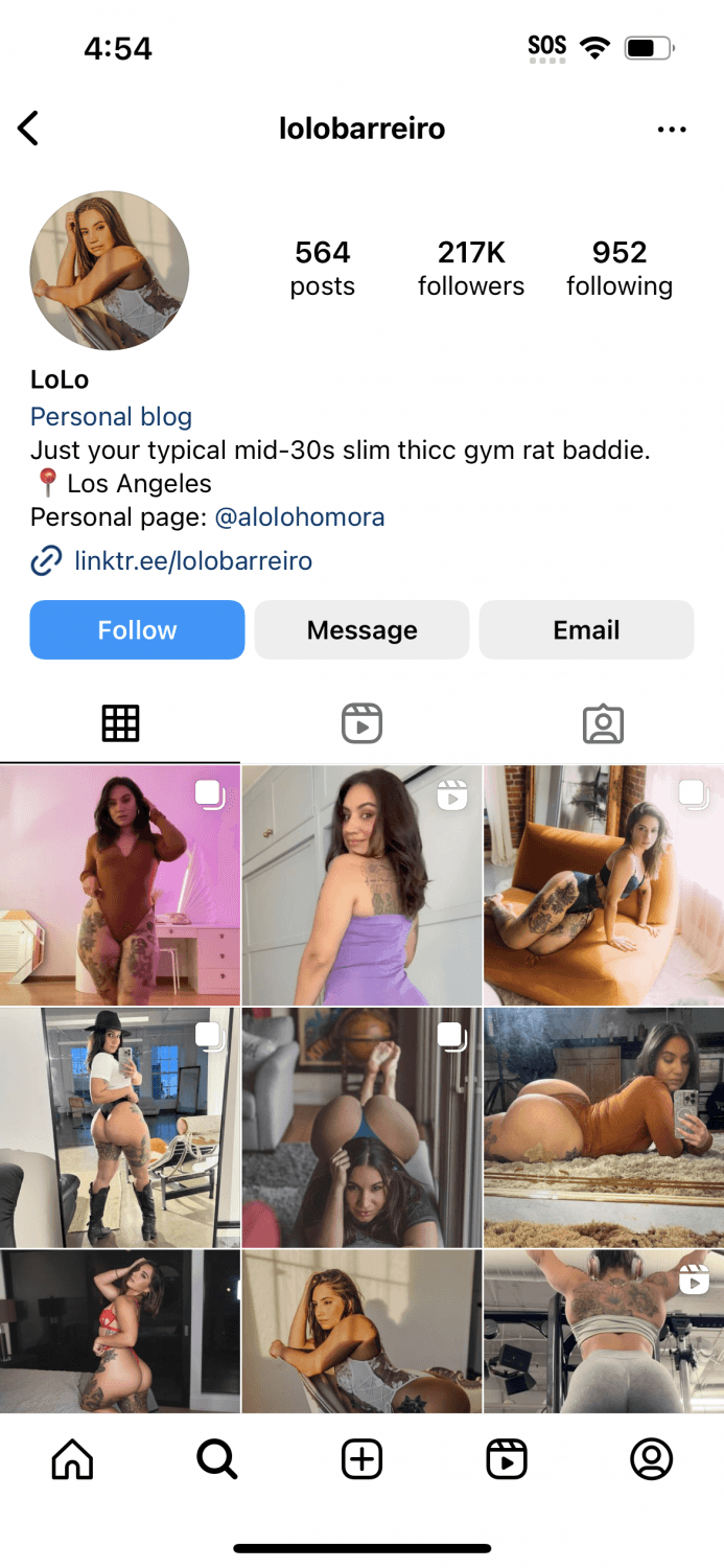 Big booty Latina covered in tattoos (part 2) IG: Lolob@rrèířo