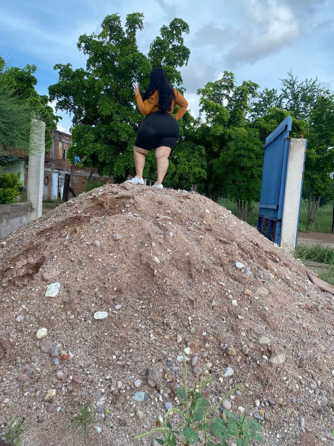 PEAR SHAPE THICK CURVY LATINA SSBBW BIG BOOTY ASS