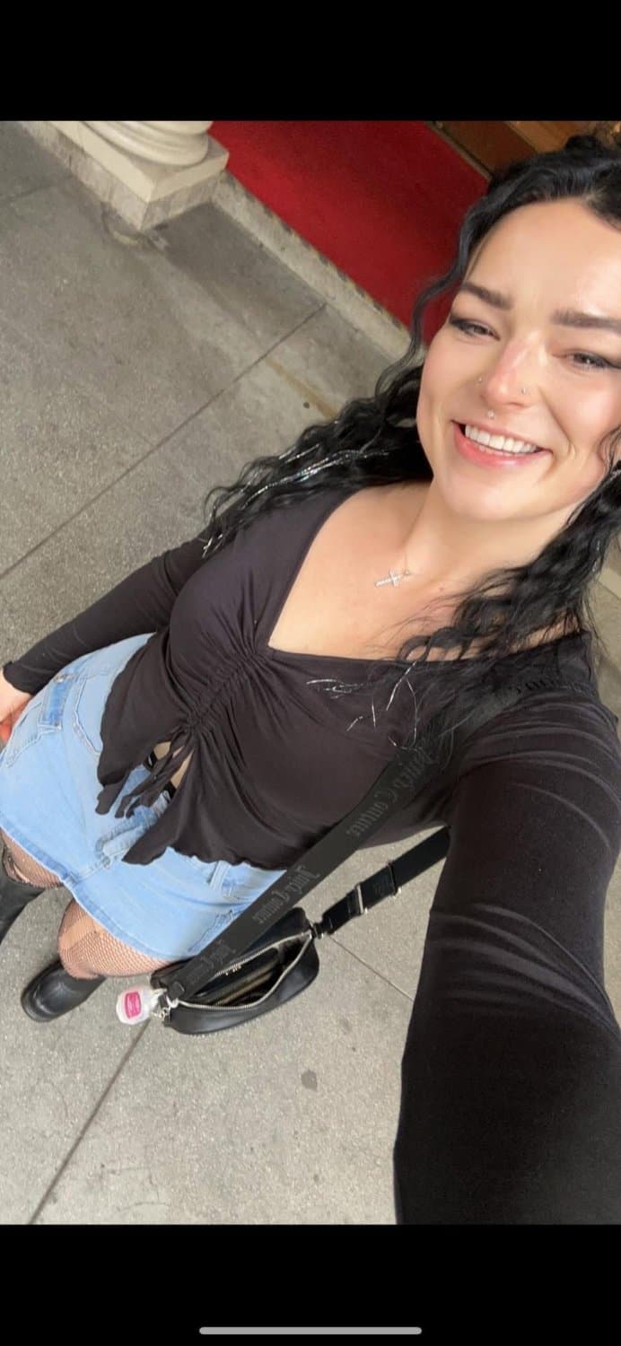 Emo slut got on Idol - sucked too much BBC in Hollywood