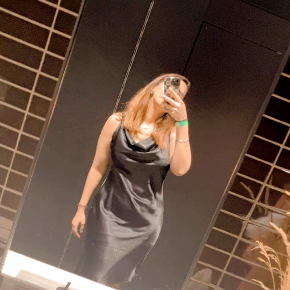 Beautiful punjabi girlfriend seducing her boyfriend with her naughty pictures and mms