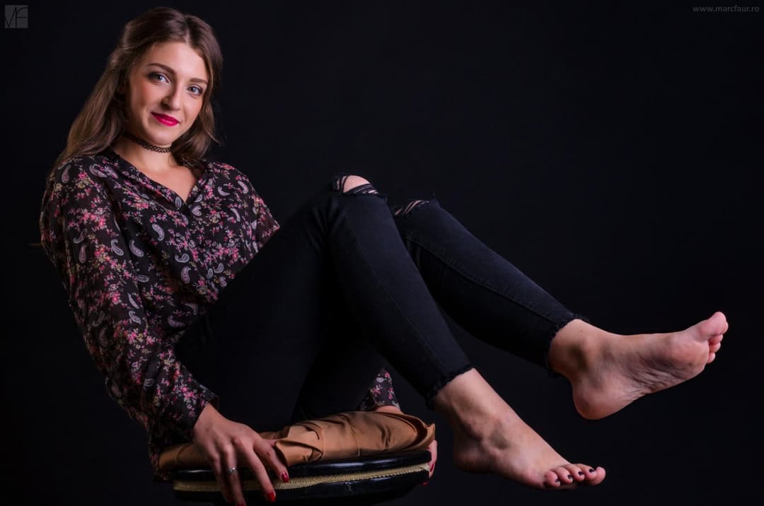 Amateur Feet Model AI Cum On Feet & Facial (AI Cum On Feet Template)