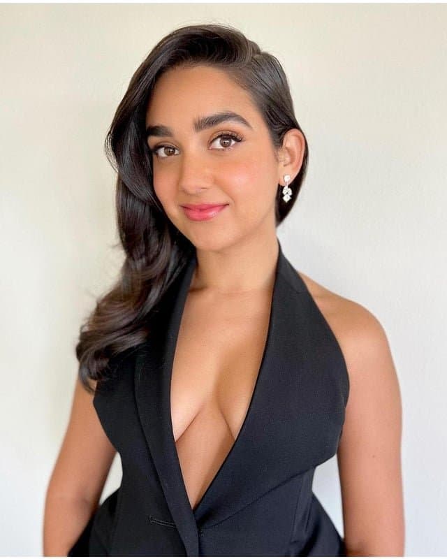 Geraldine Viswanathan - Curvy, Big Tittied Australian Babe
