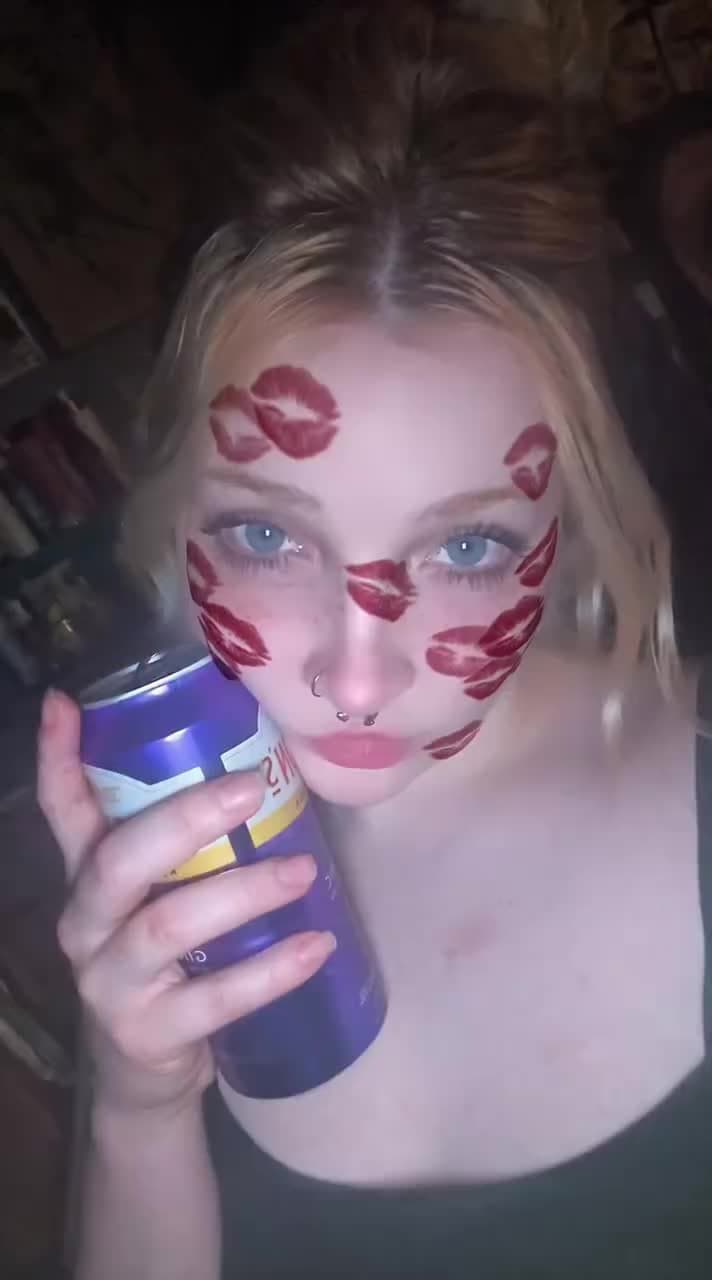 alguien tiene de esta argentina gótica culona? kangyrui