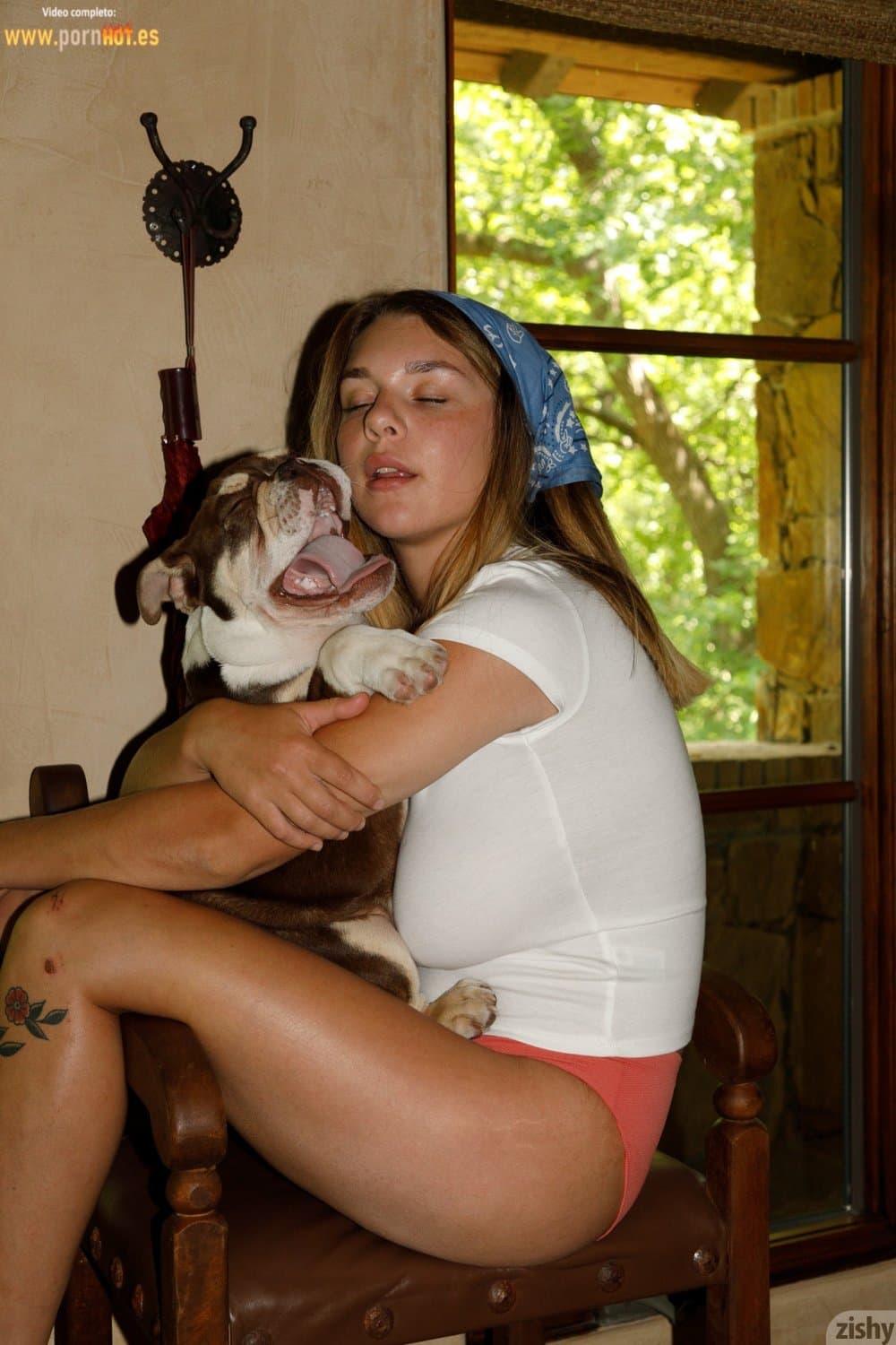 Hermosa gabbie en un tour por su casa de campo