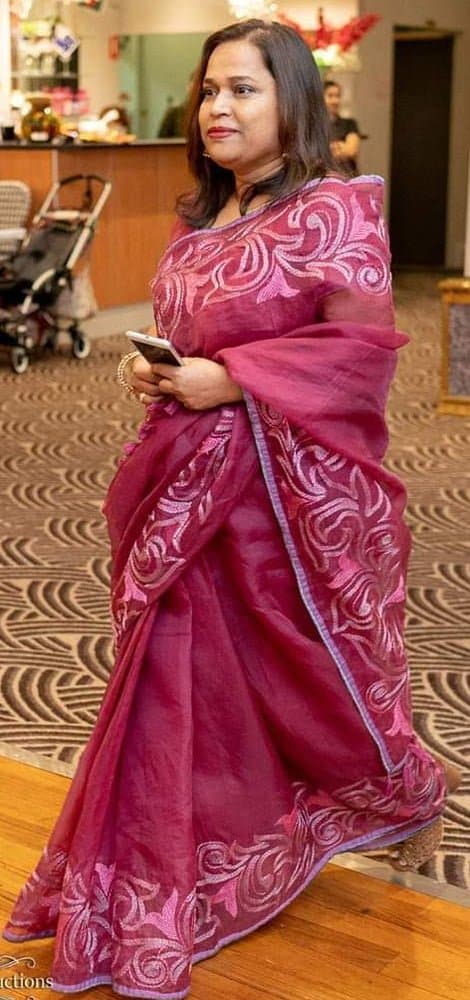 Voluptuous bhabhi from Dhaka, Bangladesh. No one could resist to pound this bhabhi????