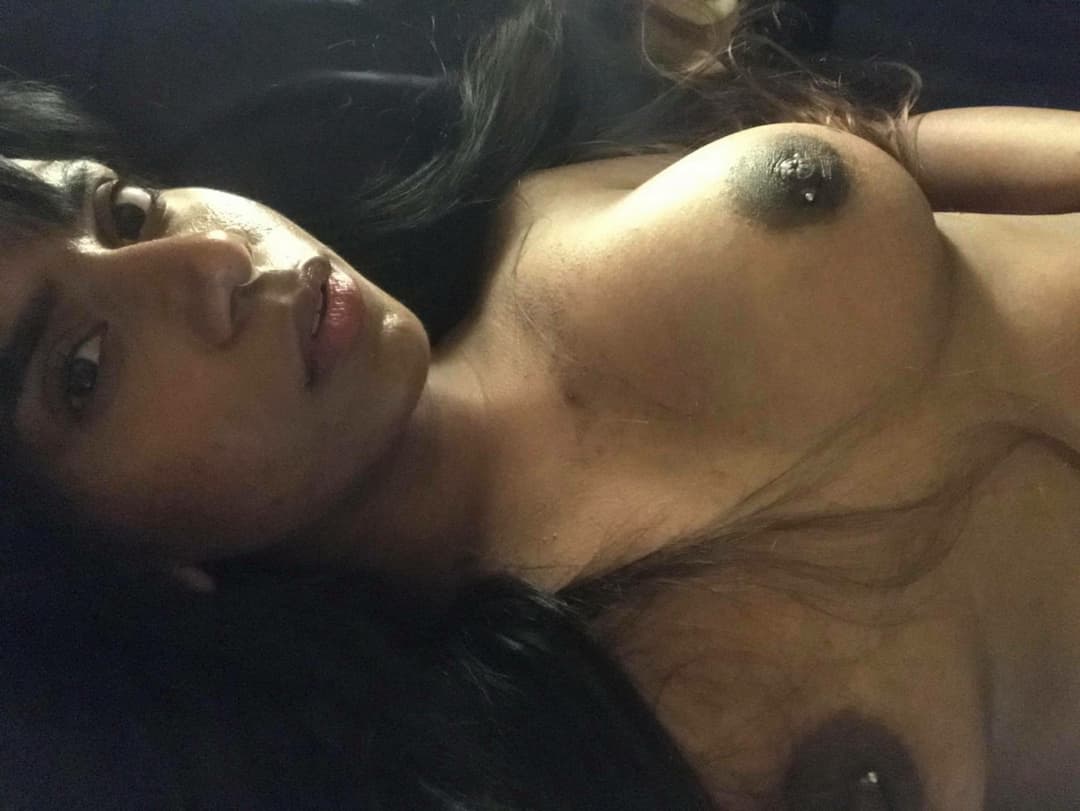 broun girl shoe her sexy curvy body sexy mall