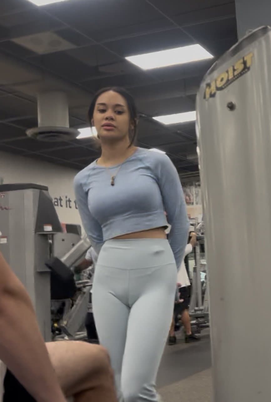 Thirsty gym babe showing off her g-string cameltoe. It was up her pussy ! Like & comment if u enjoy!