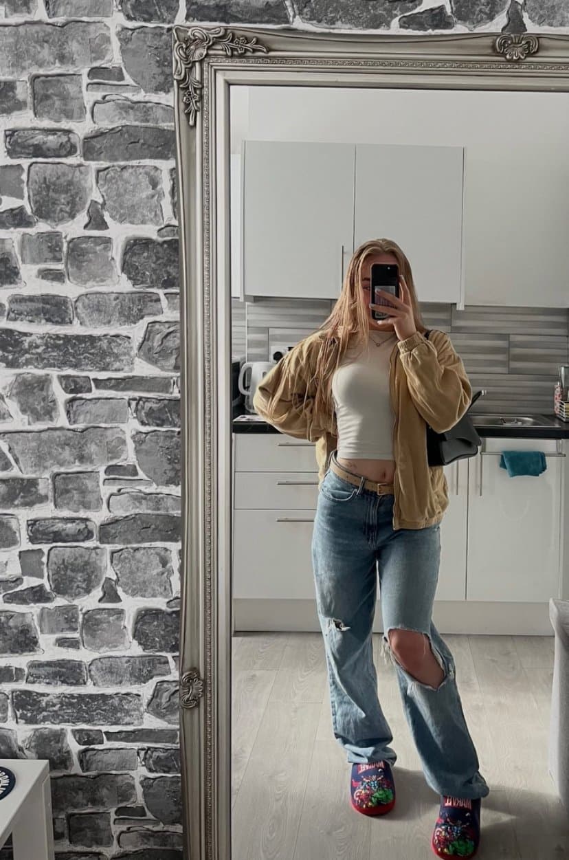 I give her insta out but let me know what you’ll do with it if I give you it she a sexy blonde girl