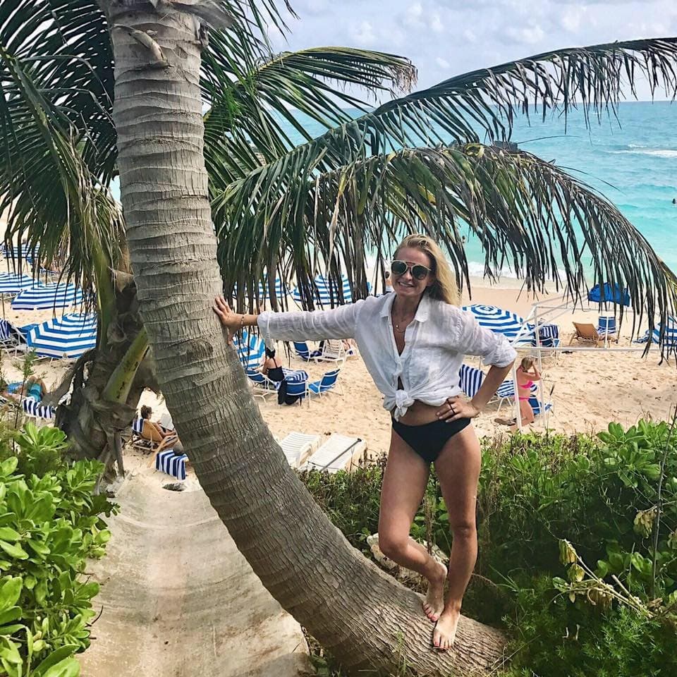 Lauren and Flynn both have annoying voices, but at least they both show their tiny titties for G G W