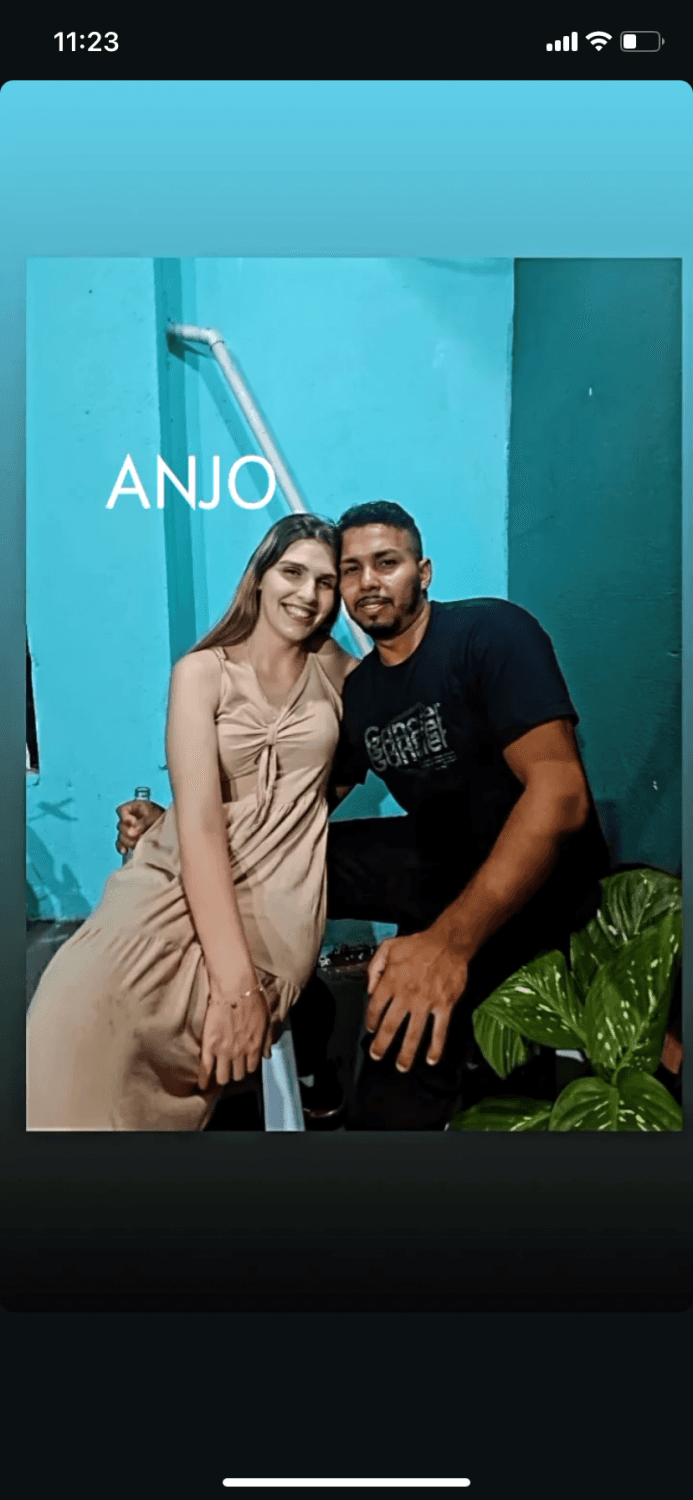 Novinha Traiu, gemeu gozou, mandou nudes e enganou o corno, engoliu o pau do playboy