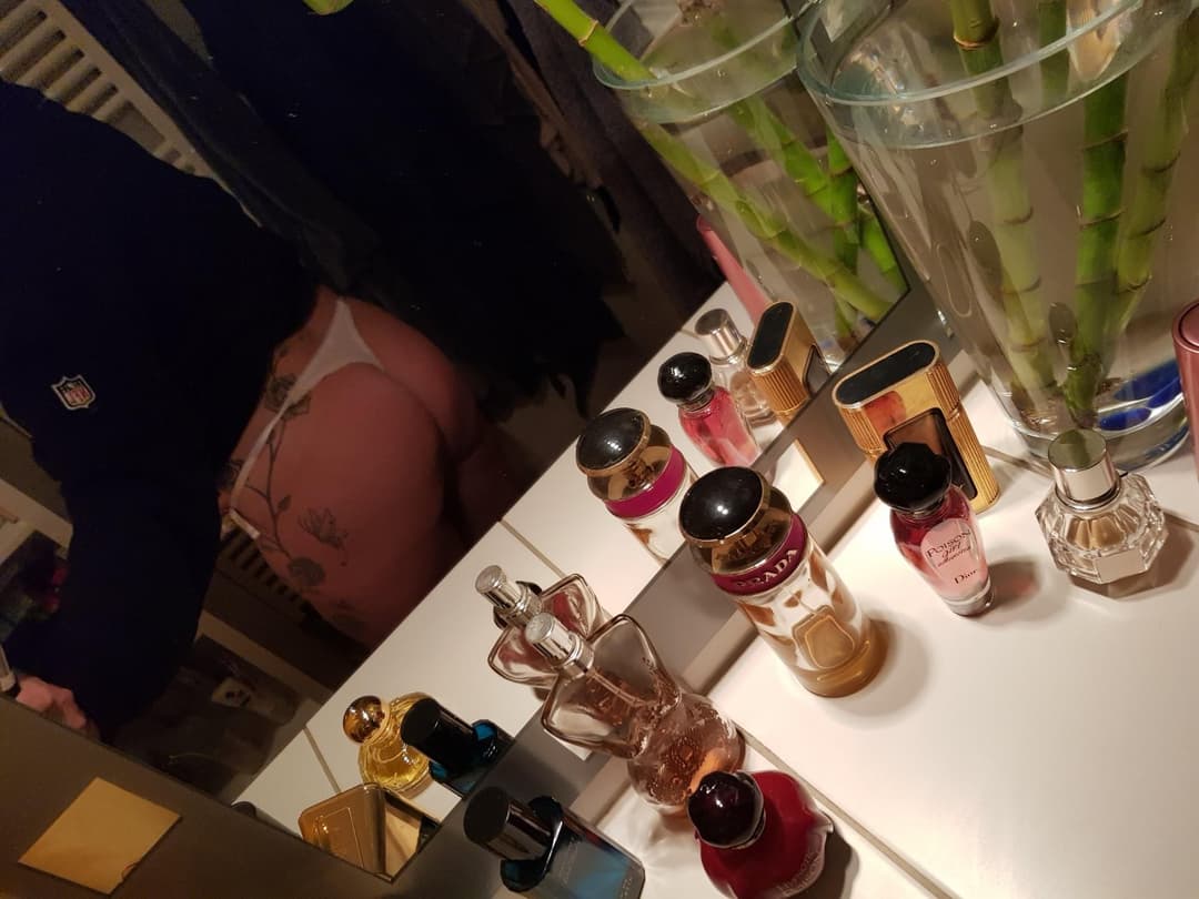 Yvonnethemilf (found my moms nudes in her early 30s)