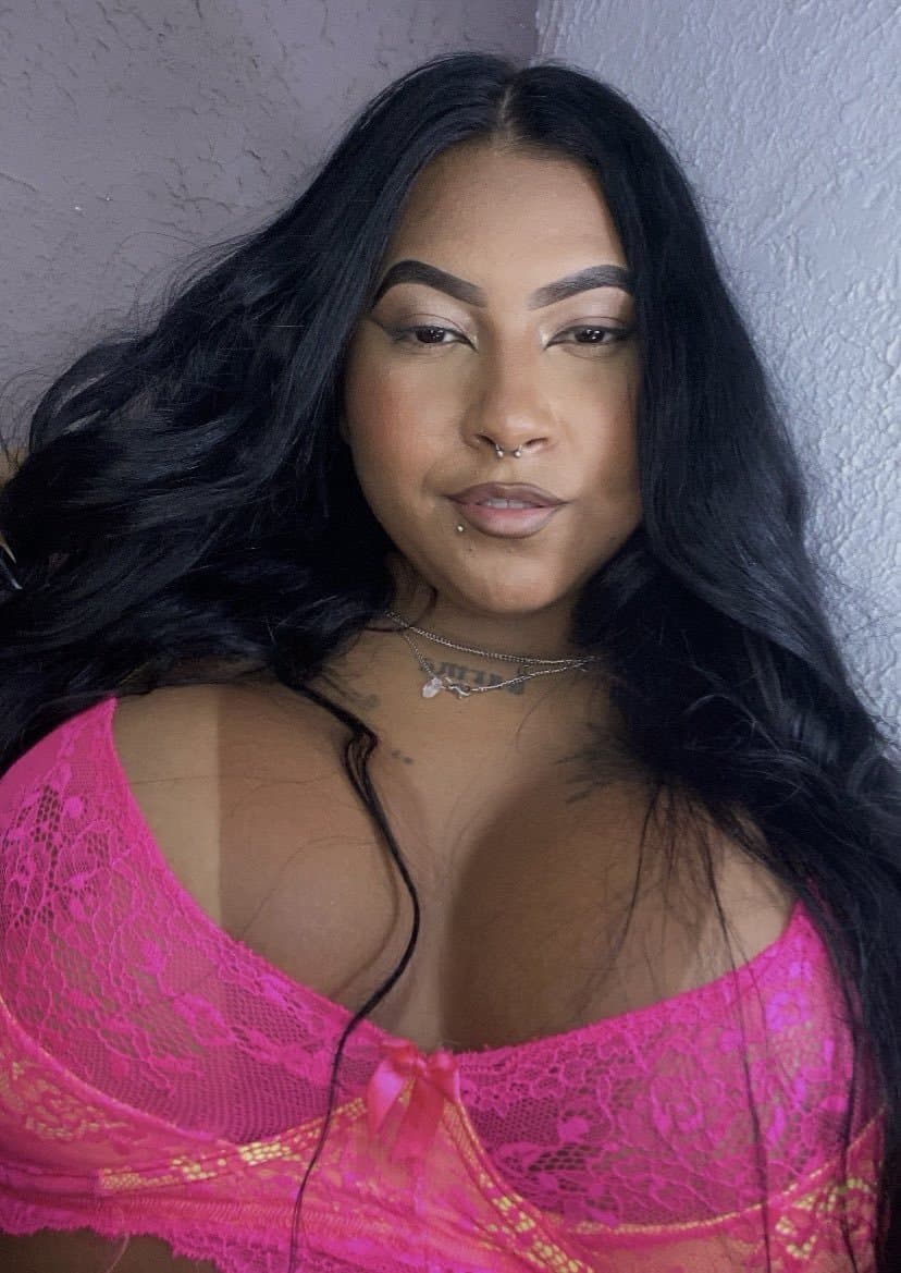 Click to view full size Thamy Nova Iguaçu/@1maindia