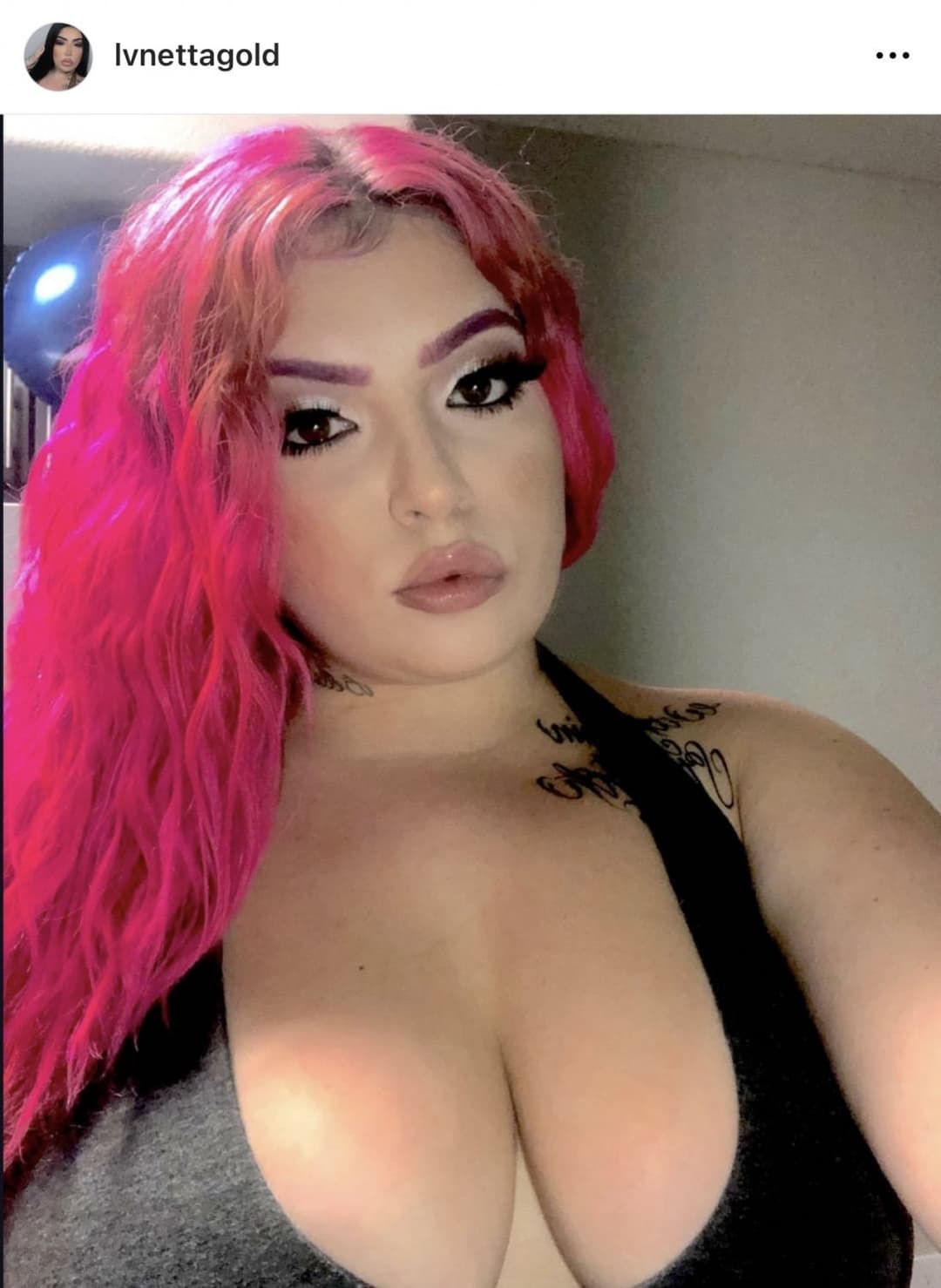 Lunetta gold (Vegas) shows her BJ skills on hairbrush