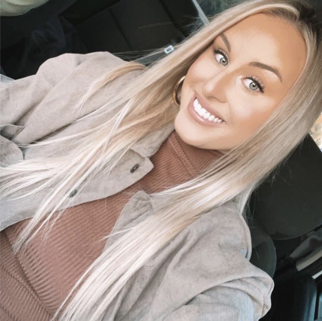 Blonde bop built for sniffing hood nigga ass