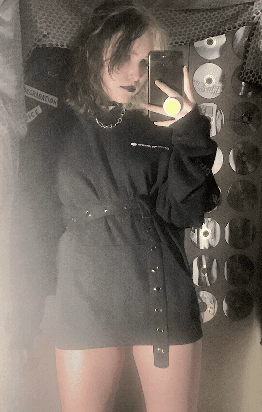 Click to view full size cute goth girlfriend with braces nudes