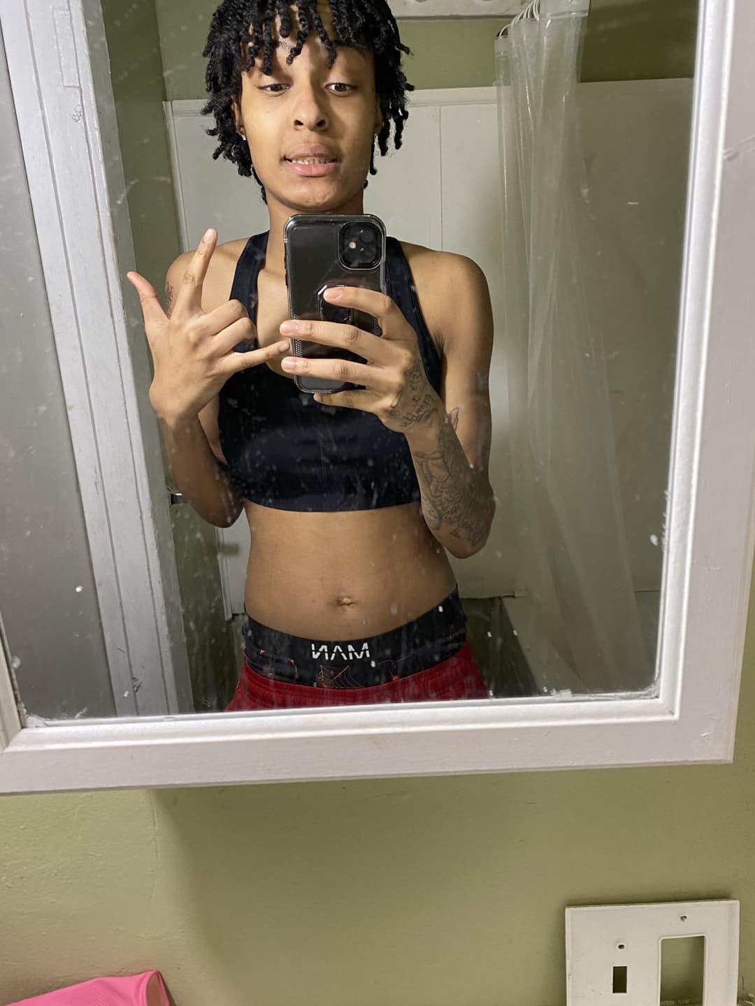 Light Skin Stud Dyke Red