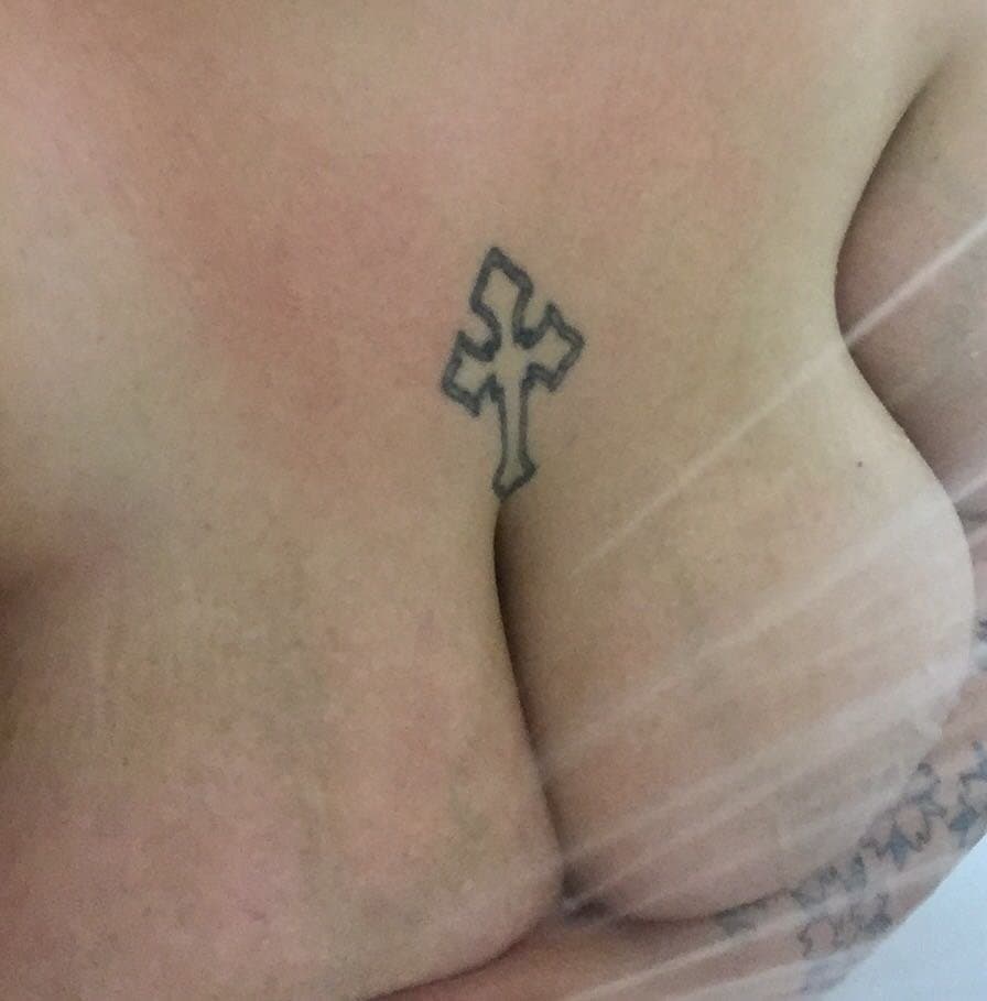 Latina BBW Marianna shows large tits