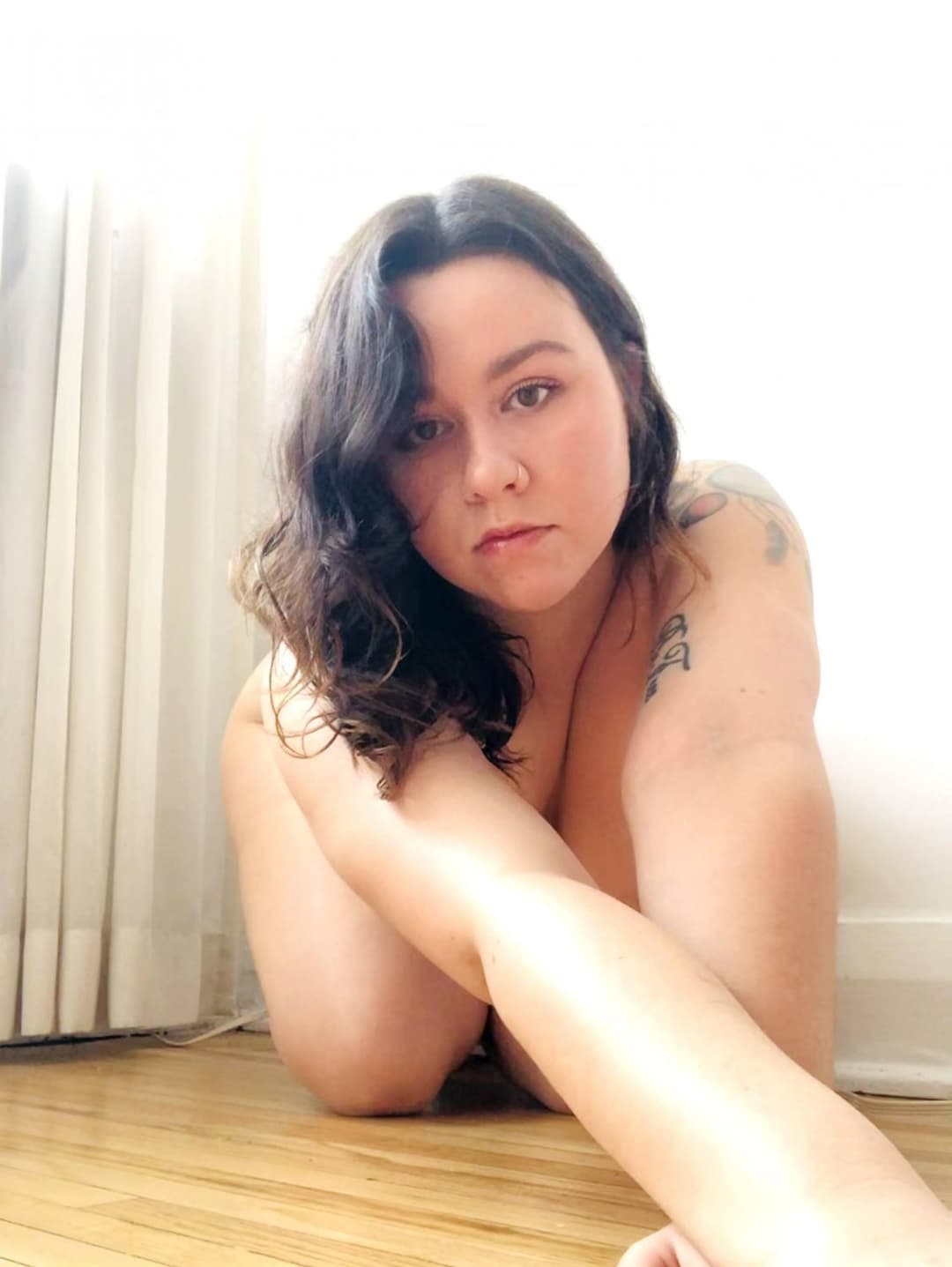 Hot Pawg Shows it all, and wants your throbbing cock