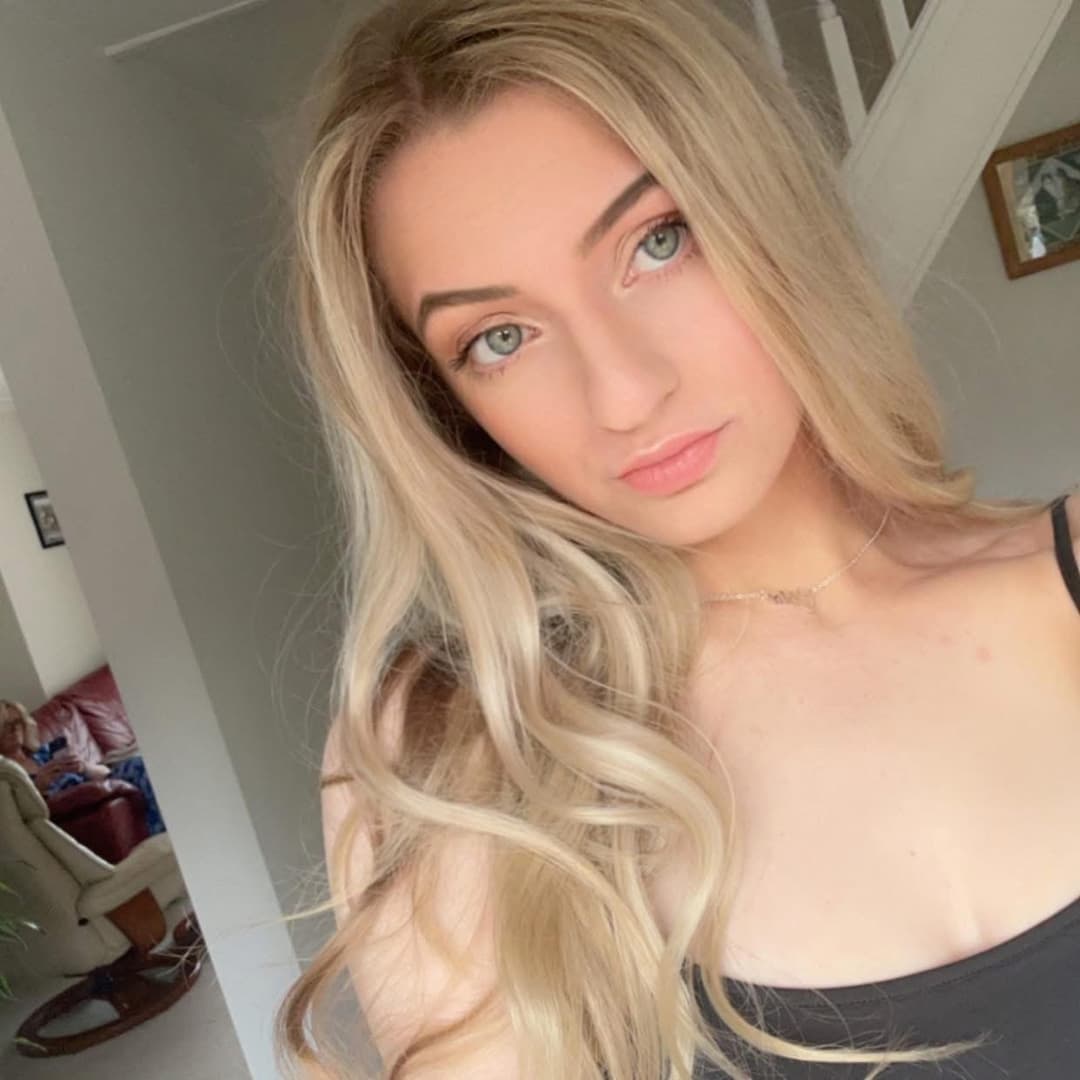 Chloe Thompson @ Andrea