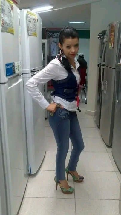 Vendedora mexicana sexi de Elektra