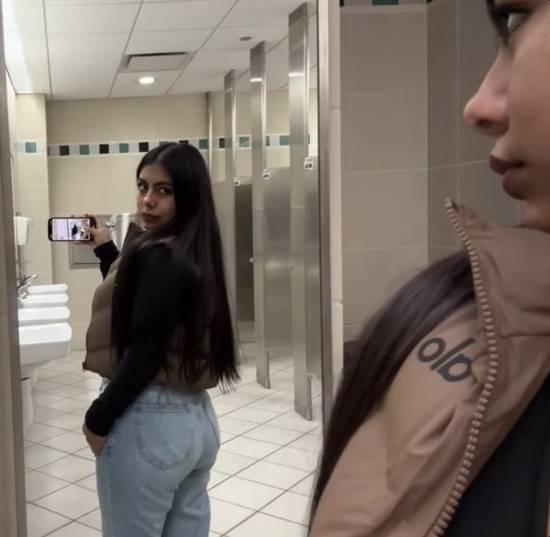 She used to fuck for weed lol 23 year old slut is a single mom from Chicago. I miss her footjobs