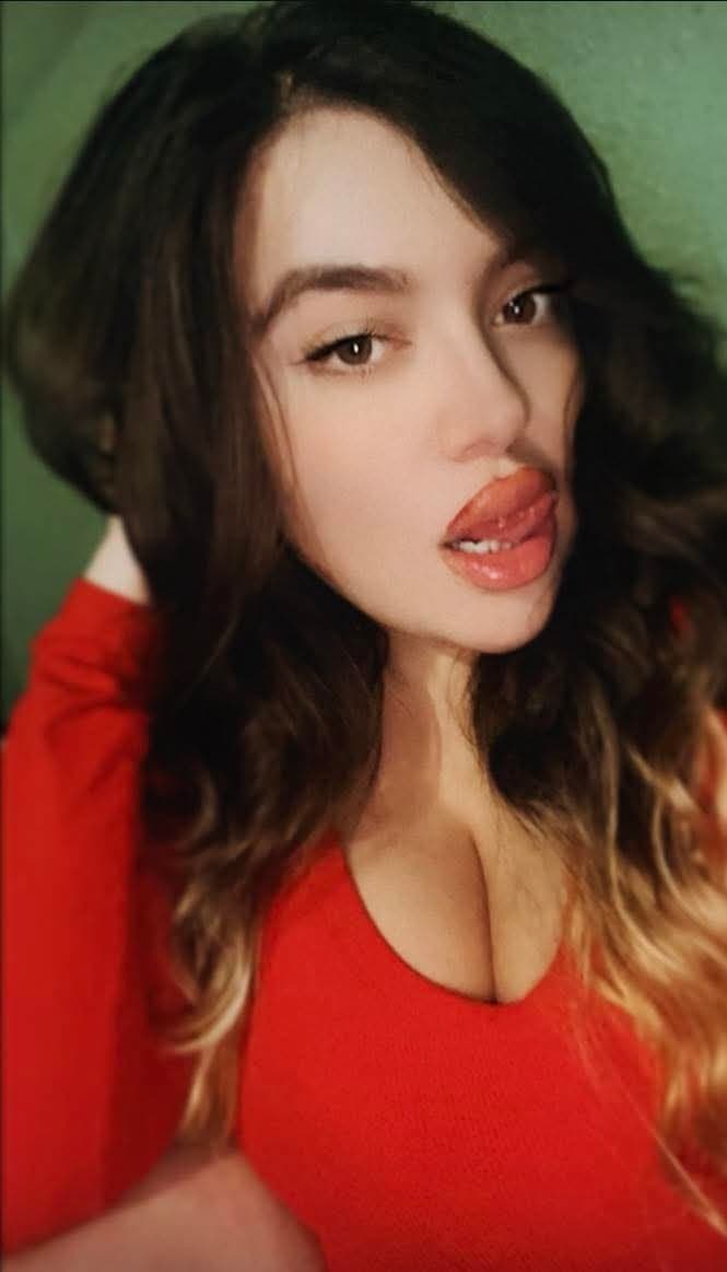 Click to view full size Alyssa Romero makes 13k men cum every tits posting titties