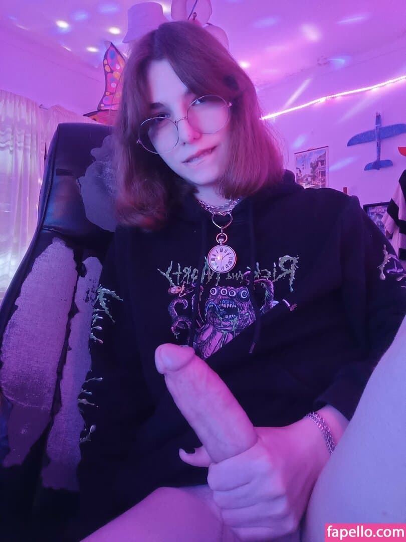 Cutie HugeCock TS - Lucie