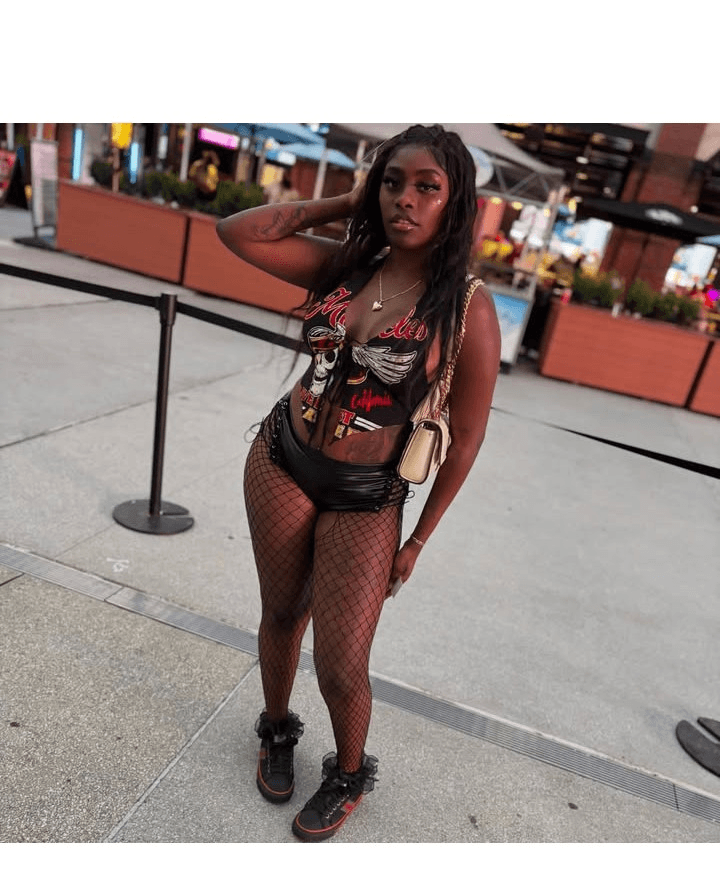 Miami Florida ebony stripper Hennessy Lewis/ billiondollahenn sucking dick and getting backshots