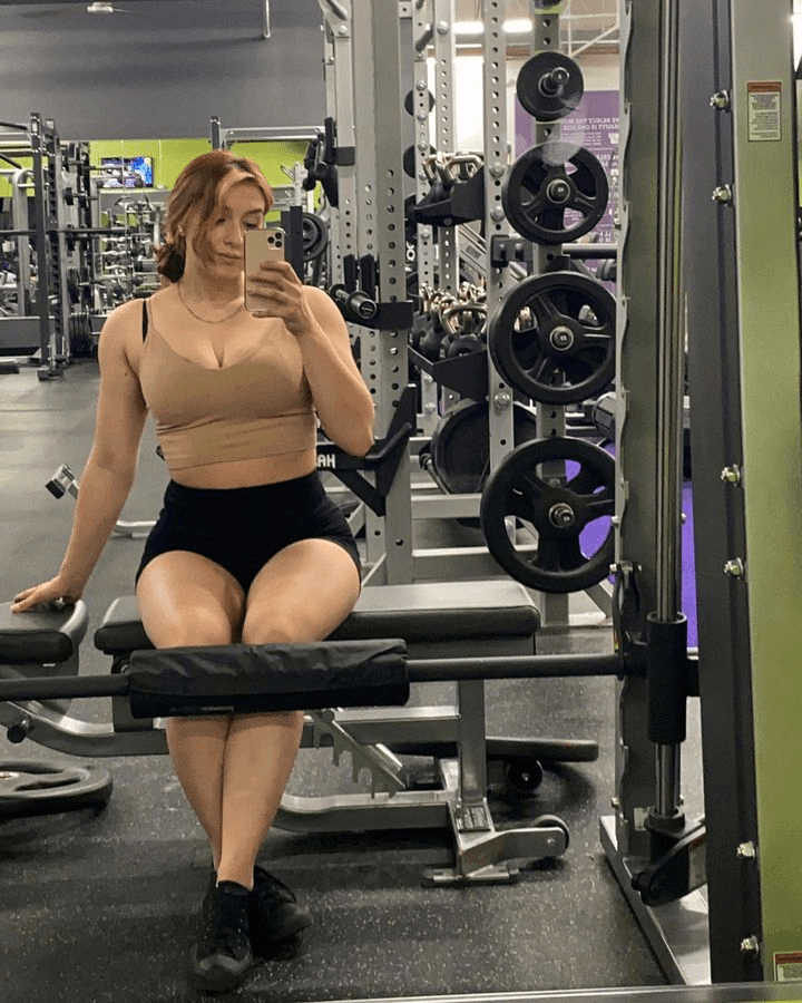 Imagine walking in on your friends from college making out while the brunette gets titty fucked..