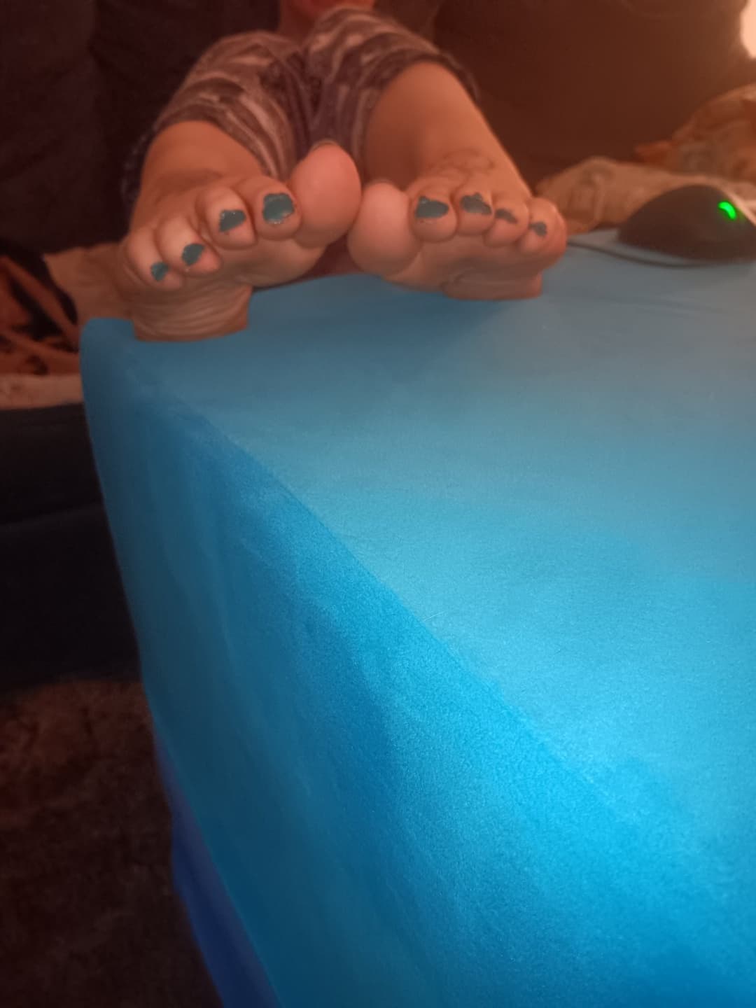 Married feet perfect for tributes. Help me tease hubby. Kik zavarro session in comments