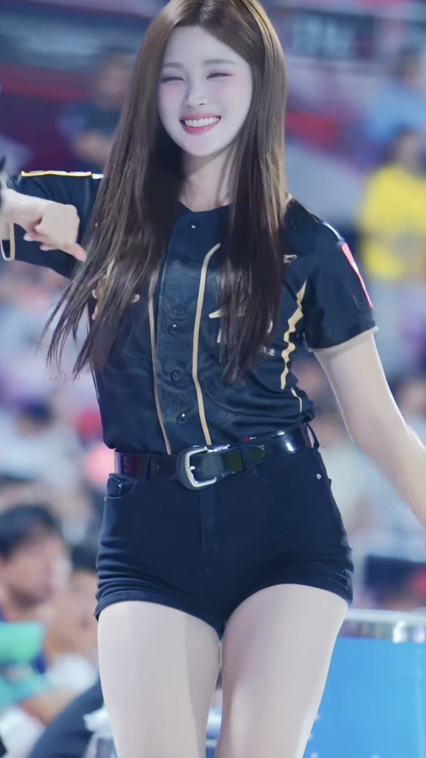 Korean cheerleader Kim Jung Won