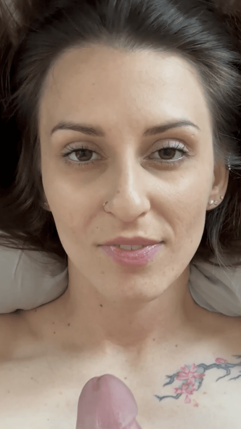 Whore is packing insane cunt flaps. Elephant ears. Magnificent!