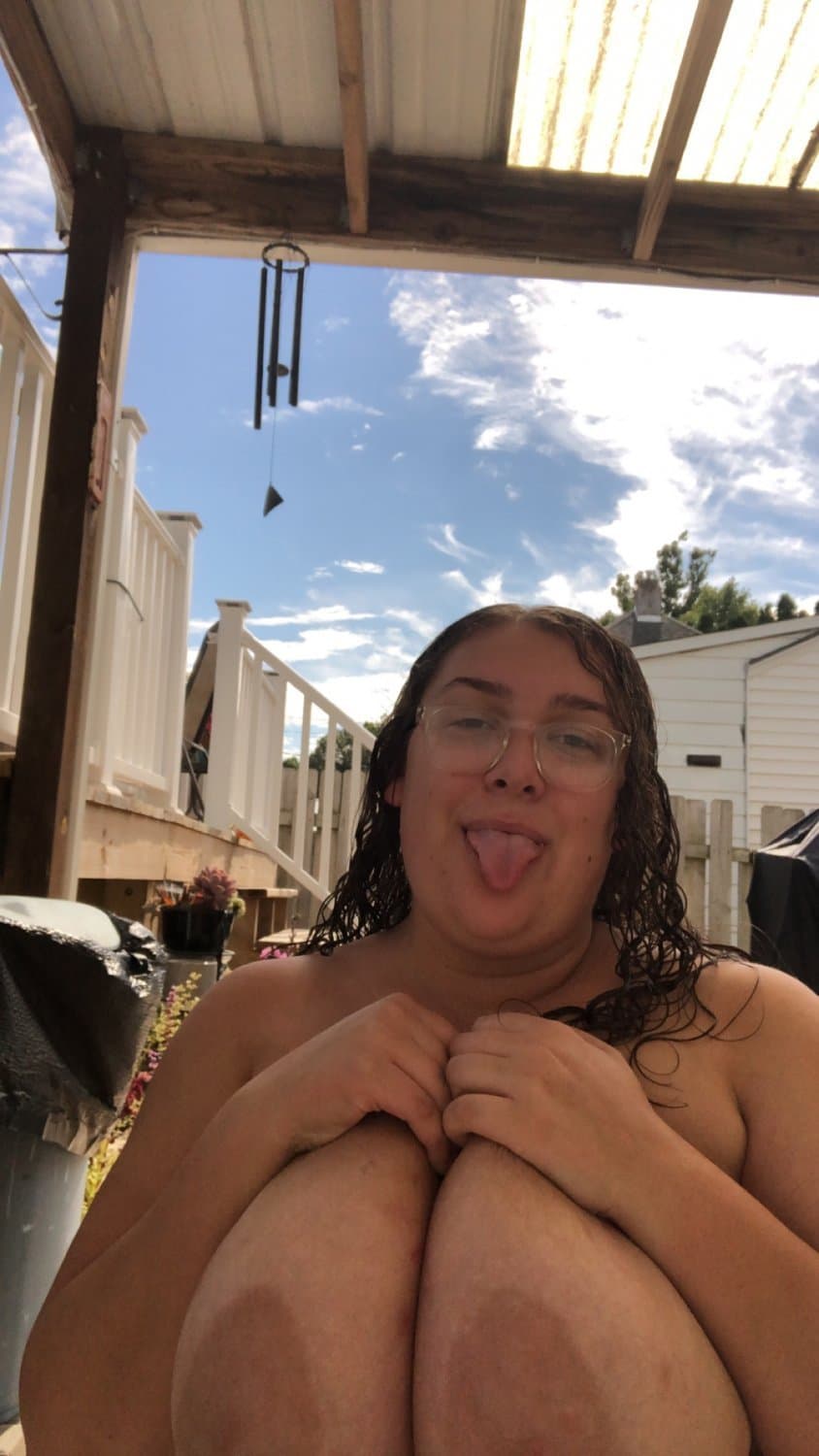 Fat white goon meat begging for bbc