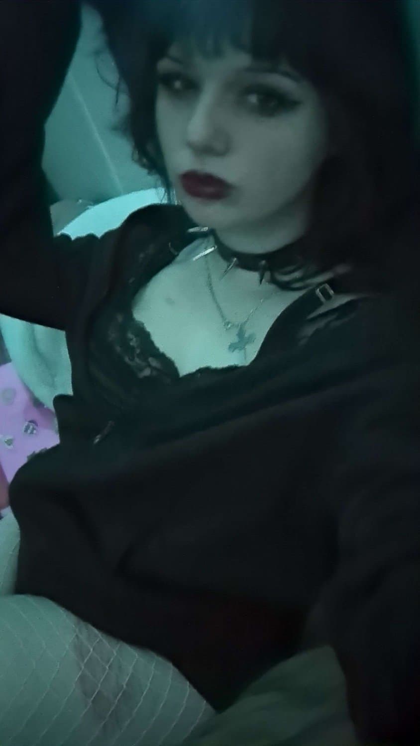 Sexy goth egirl from Discord p1