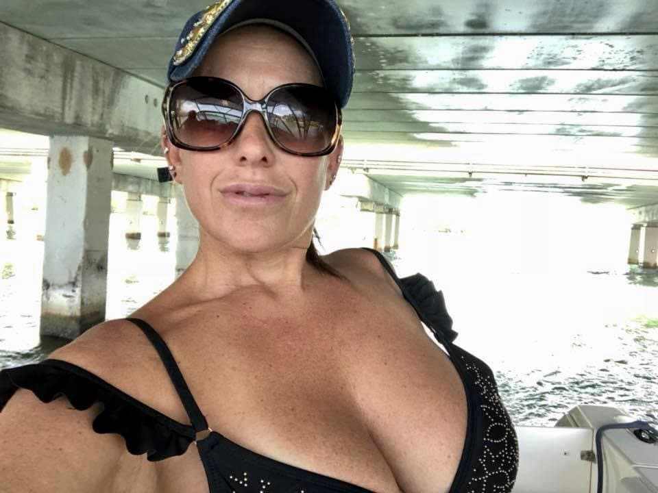 Fun milf shows the internet how much she loved getting naked on camera & in public