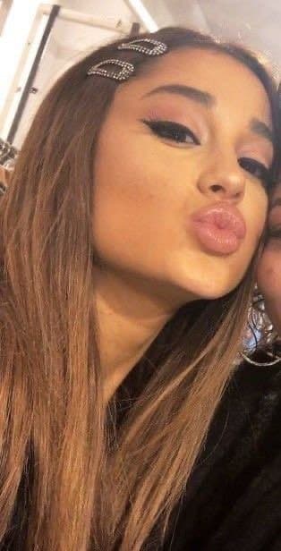 More Ariana Grande face/lips porn to goon to ?