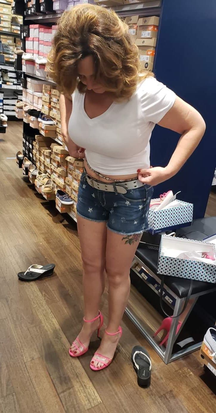 Hot Mature Busty Tattoo Wife Elizabeth