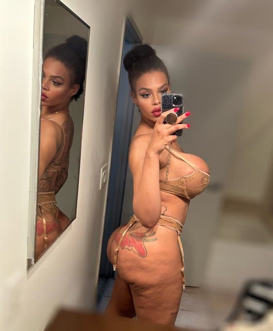 Halle Hayes videos and photos