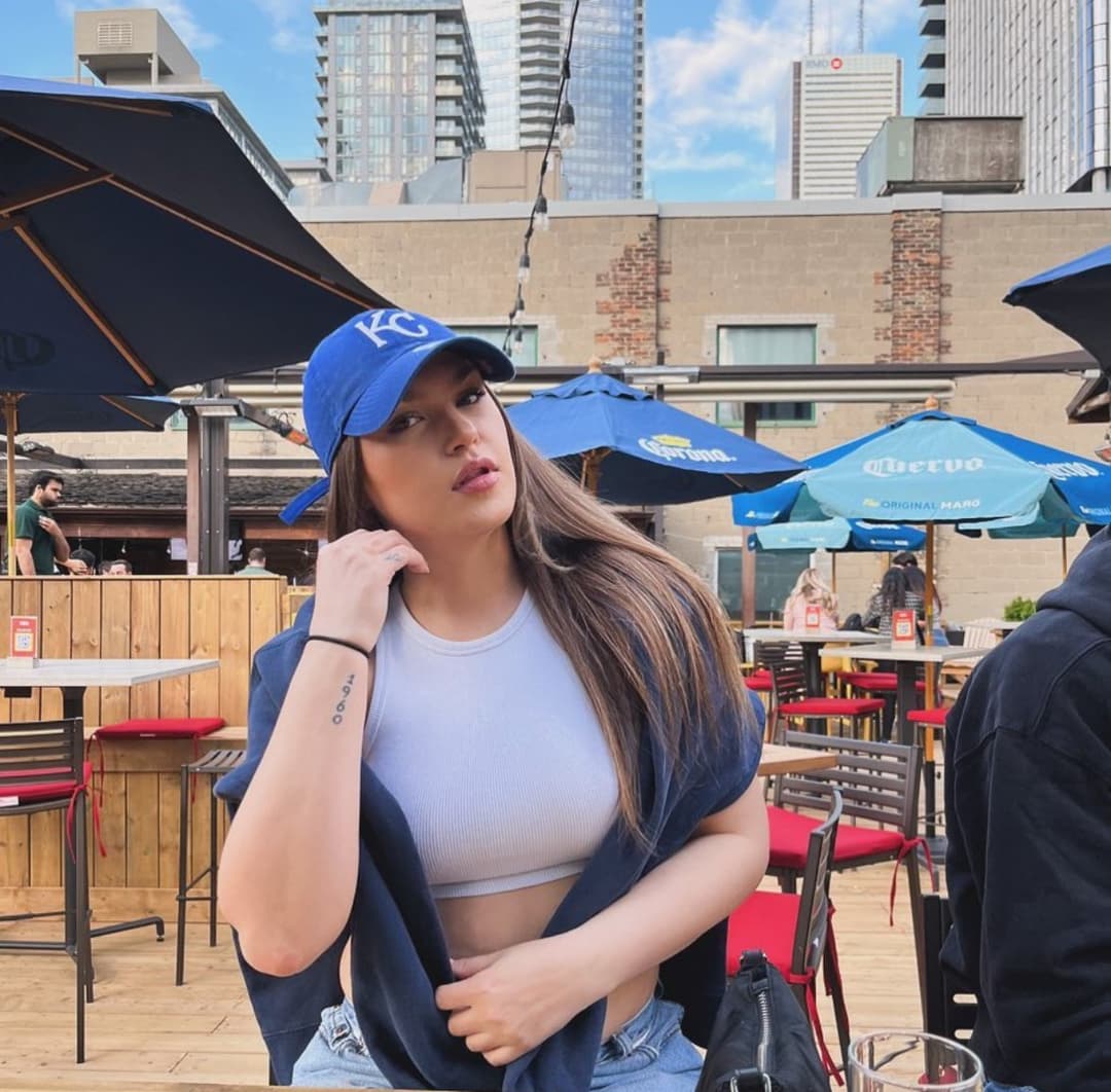 Click to view full size White Slut Sucks dick with her feet up