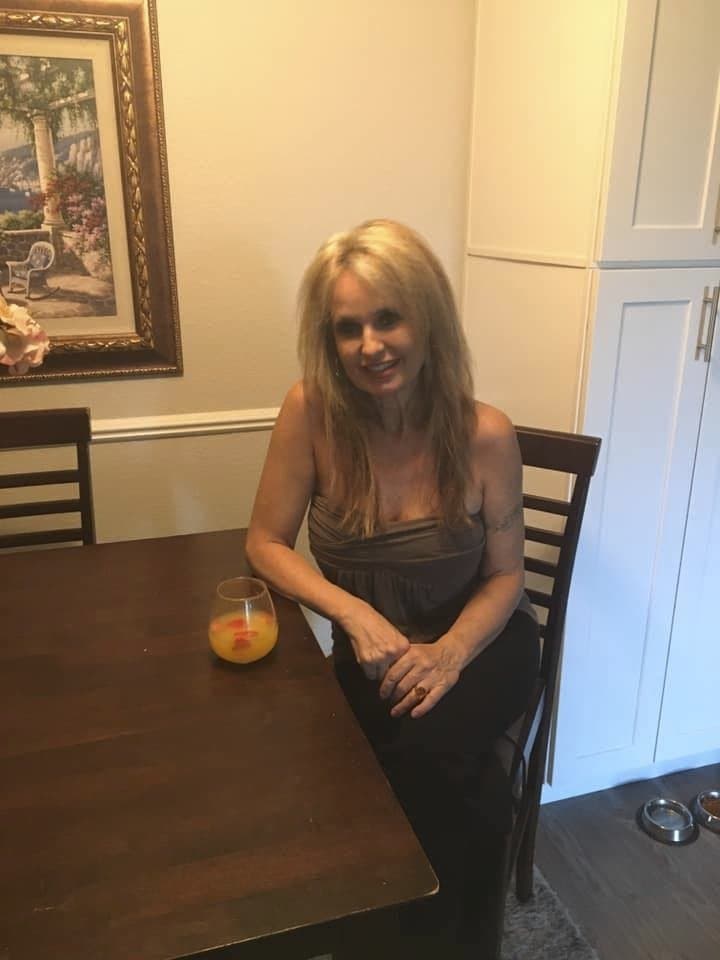 Blonde gilf in doggy