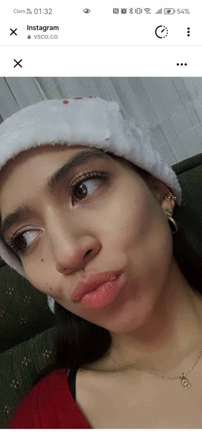 Tight abs, cute face, great feet= great head