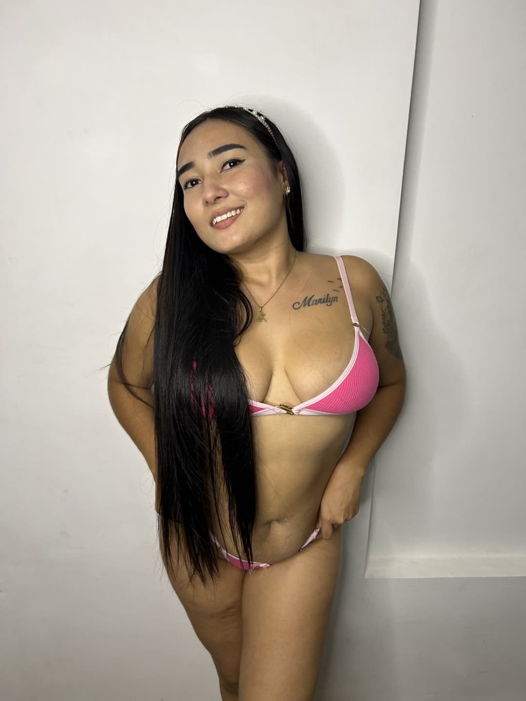 KACEE OANA is a big tit sweetheart who loves to suck cock and swallow cum. She loves her big tits fu